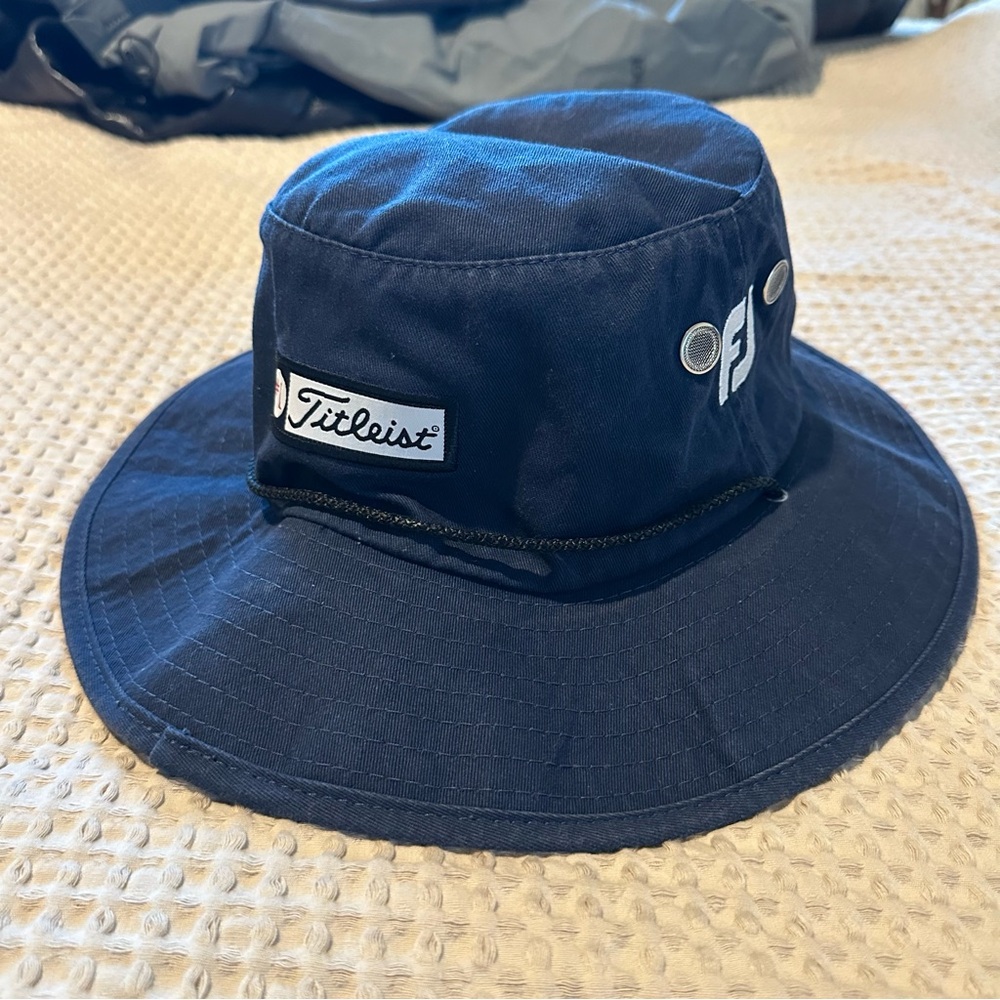 Titleist Footjoy Navy Blue Bucket Hat Size approx. 7 1/4 M,L